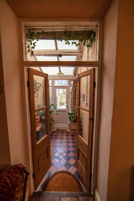 Glenroy Arts Gallery Meets Living Space Cardiff Exteriör bild